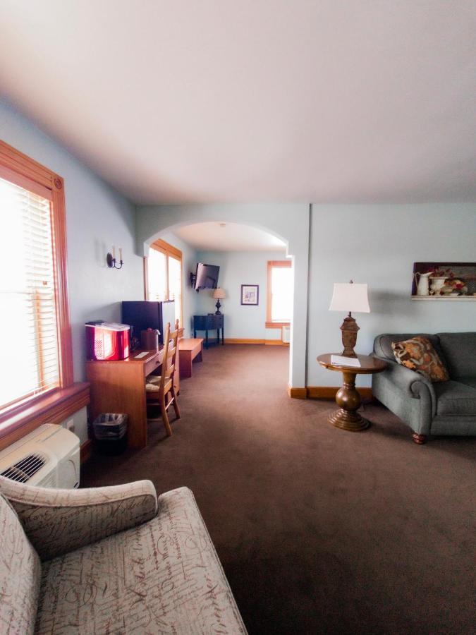 Hotel Nuk's Executive De Pere