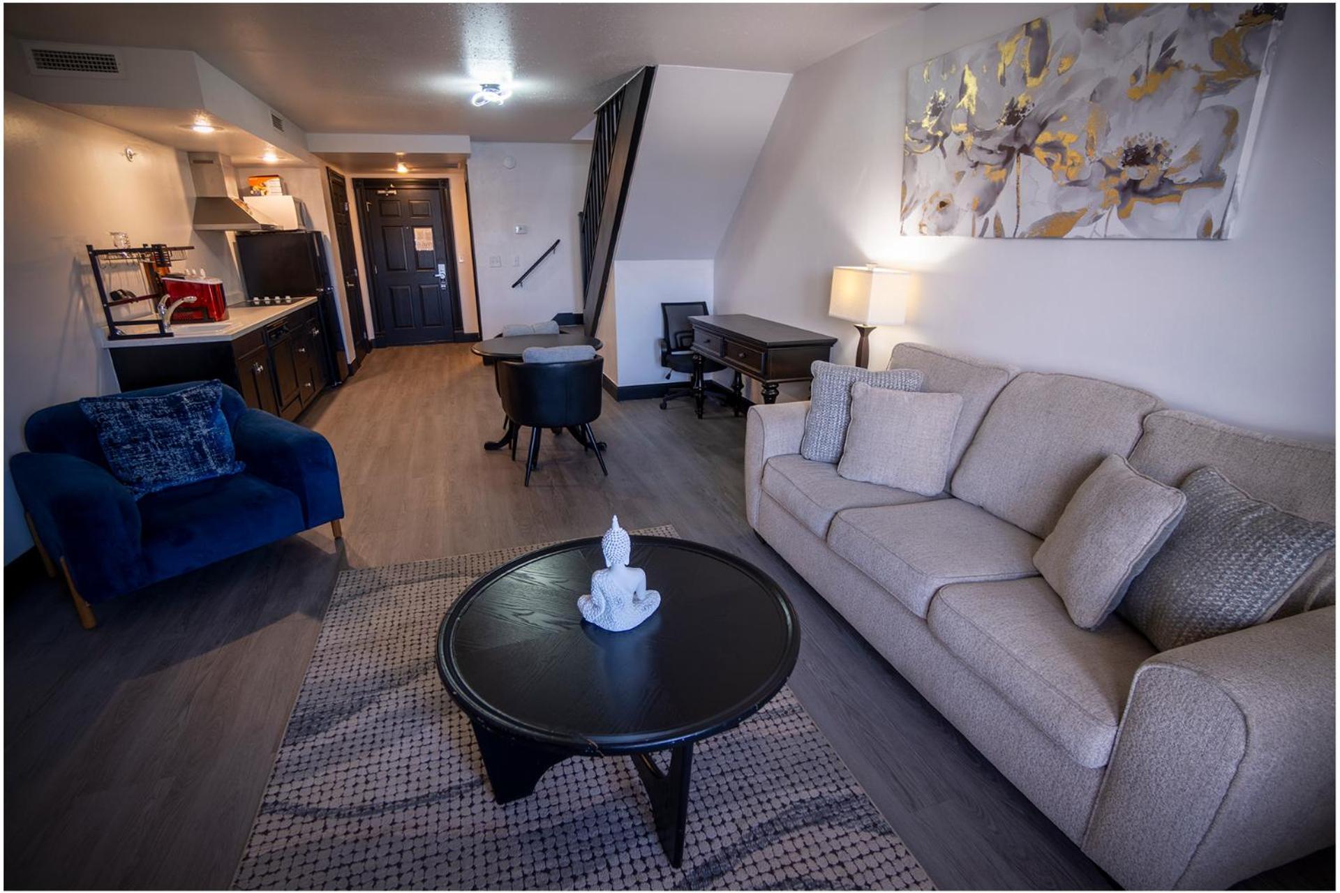 Nuk's Executive Hotel 4*