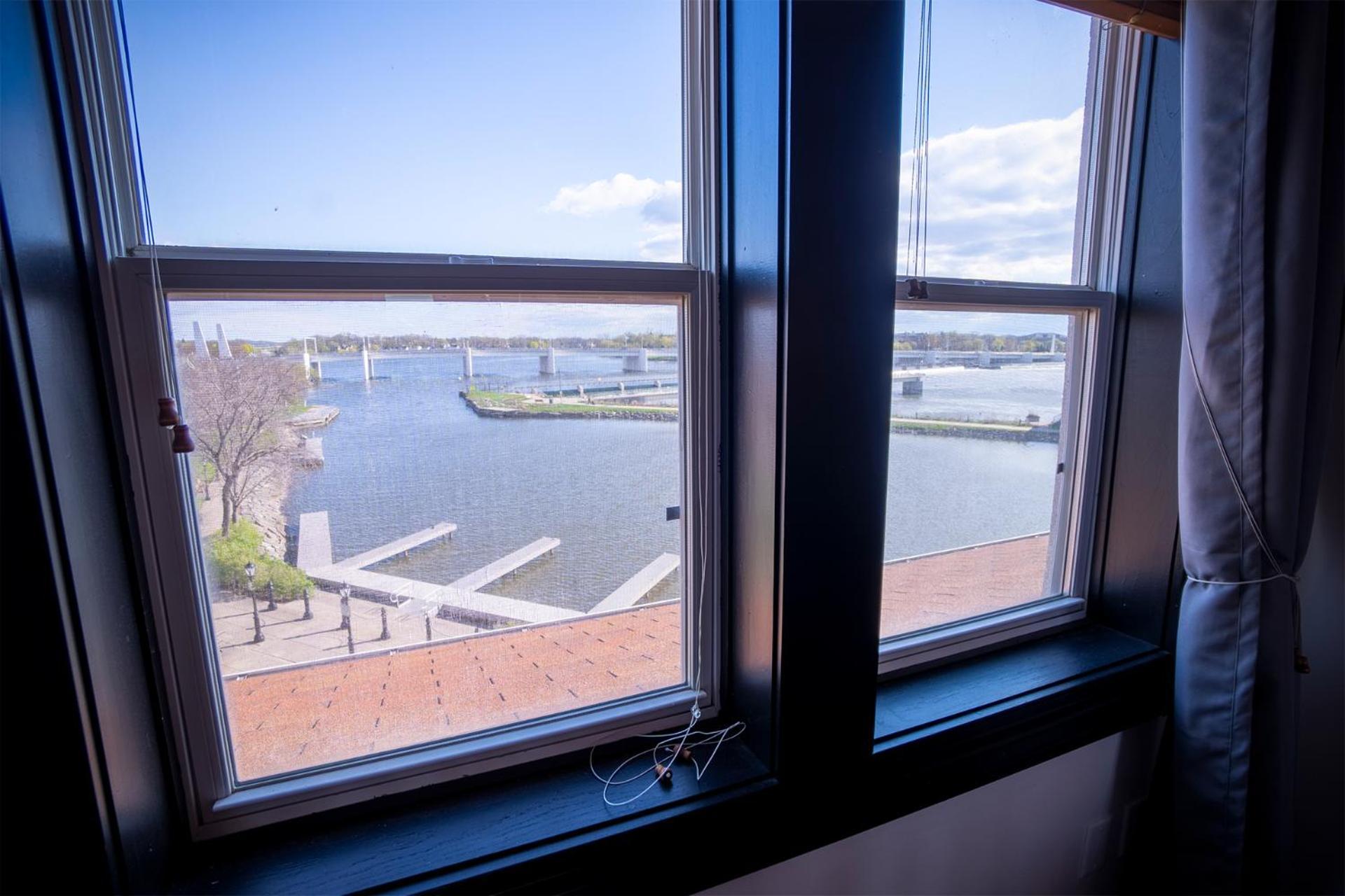 Hotel Nuk's Executive 4*