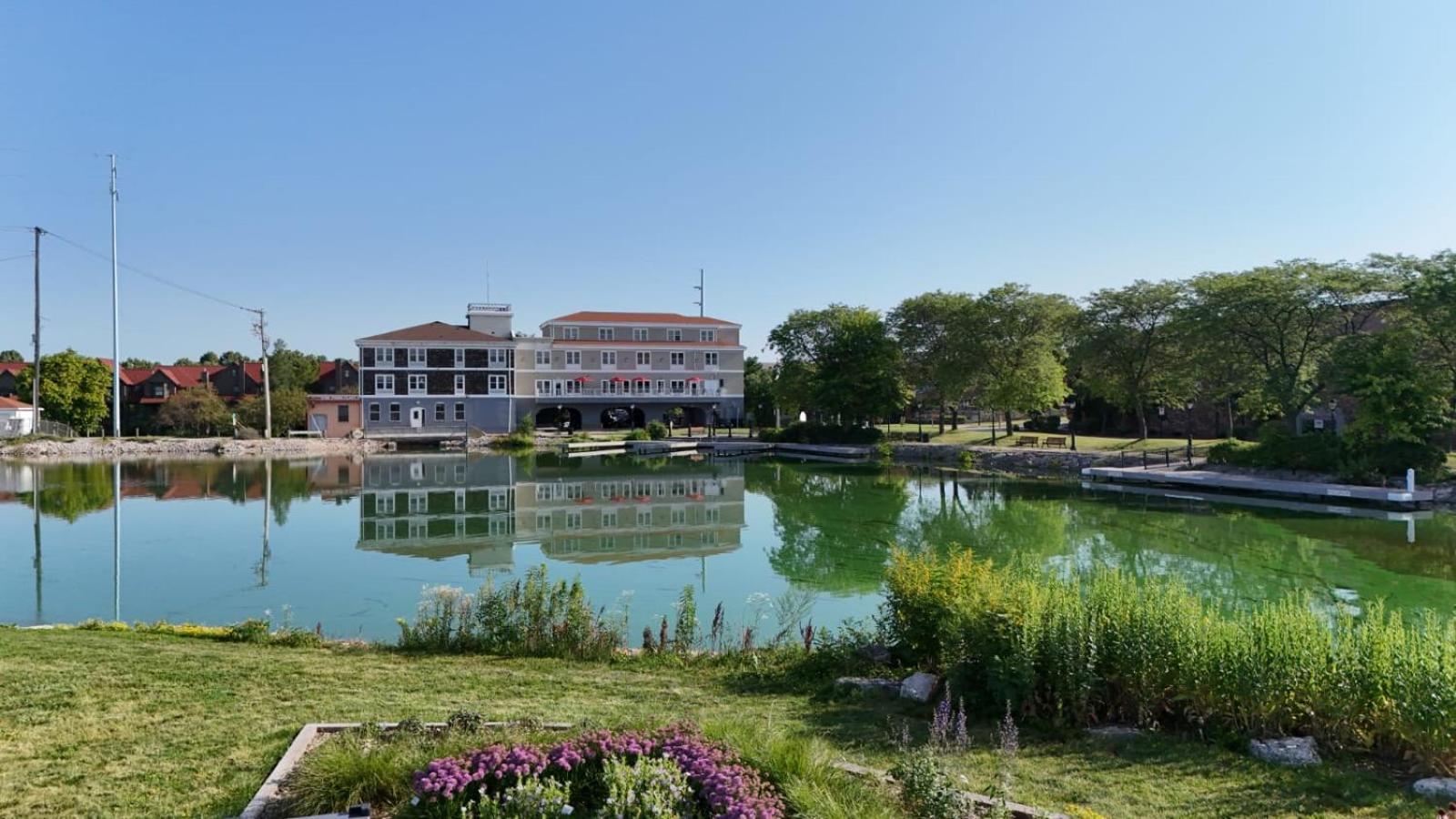 Hotel Nuk's Executive De Pere